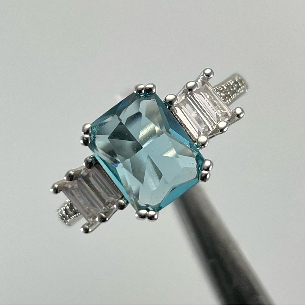 Beautiful Trendy Radiant Cut Blue White Diamond CZ Silver Plated Ring